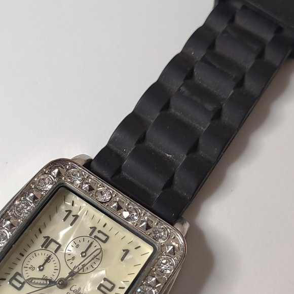 Large Rectangular Watch With Black Rubber Band - Picture 3 of 14